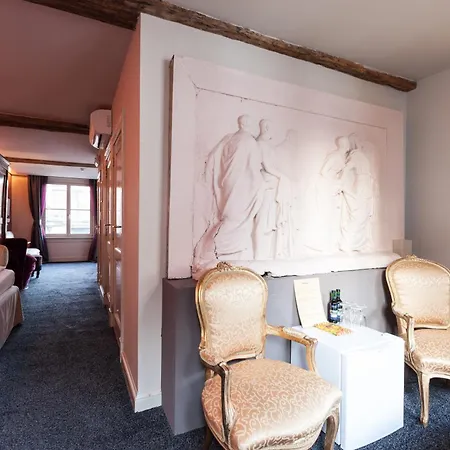 Diamonds And Pearls Otel 2*