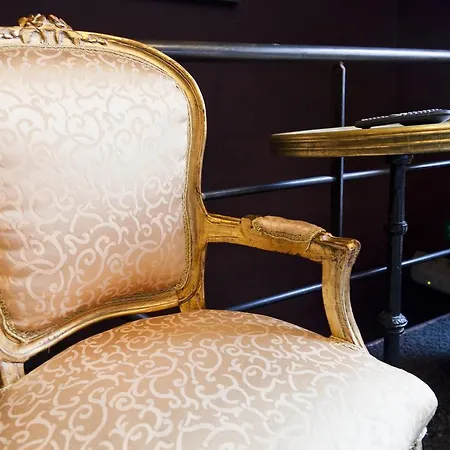 Diamonds And Pearls Otel Anvers