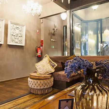 Diamonds And Pearls Otel Anvers